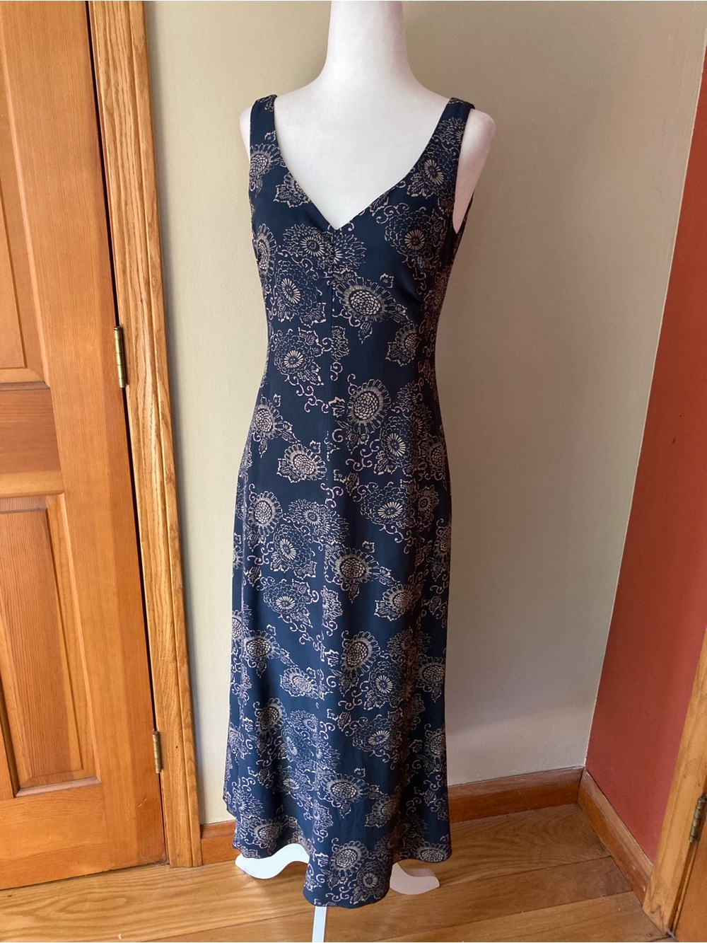 J.Crew Size 2 100% Silk Floral Long Midi Dress Navy V-Neck Sleeveless